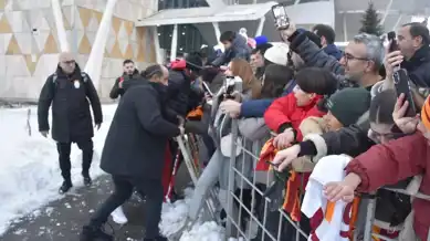 Futbolcunun Üzerine Bariyer Düştü!