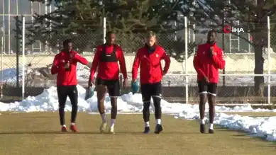 Ömer Erdoğan, Sivasspor'da İlk İdmanında Taraftarla Buluştu