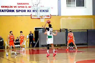 Sakarya Büyükşehir, Bornova'yla Karşı Karşıya!