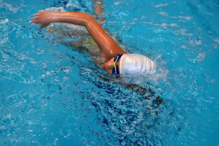 Bitlis'te 500 Sporcu Yarıştı: Okullar Arası Yüzme Şampiyonası