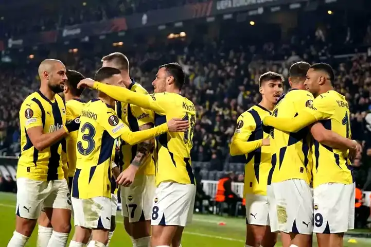 Fenerbahçe, Anderlecht'i 3-0 Yendi!