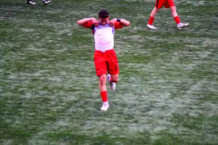 Hafız Futbolcu Tarık'tan Çarpıcı Gol Sevinci!