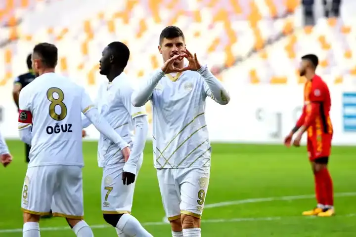 Manisa FK, Yeni Malatyaspor'u 6-0 Yendi!