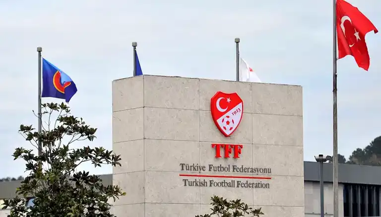PFDK, Galatasaray ve Fenerbahçe'yi cezalandırdı!